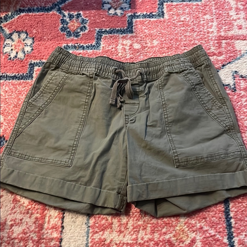 Natural Reflections Olive Cargo Shorts